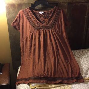 Sonoma knit top. Rusty brown with cap sleeve. Black embroidery.